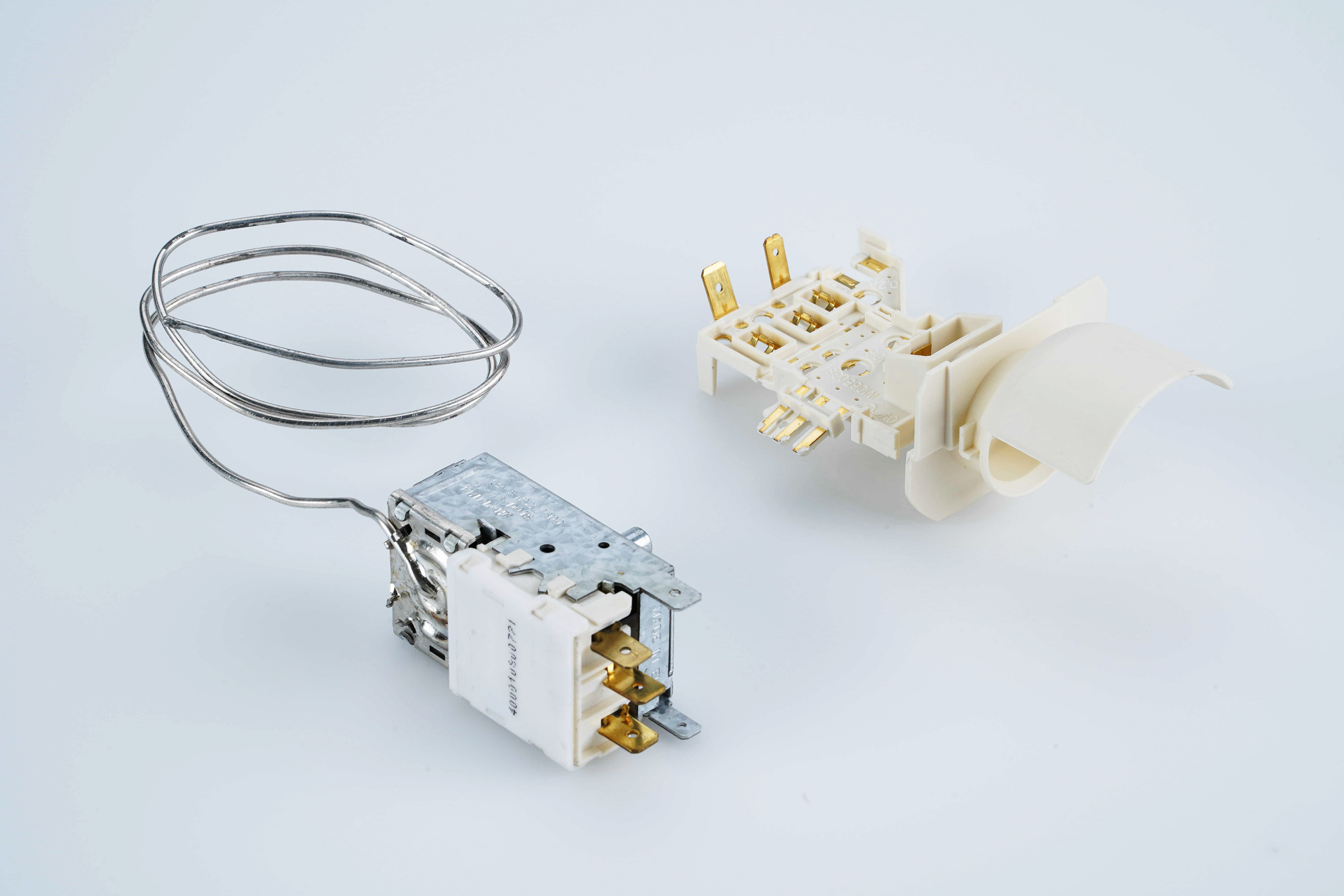 Bauknecht thermostat + support de lampe 484000008568 pour réfrigérateur bauknecht kri1509/a 855010822002