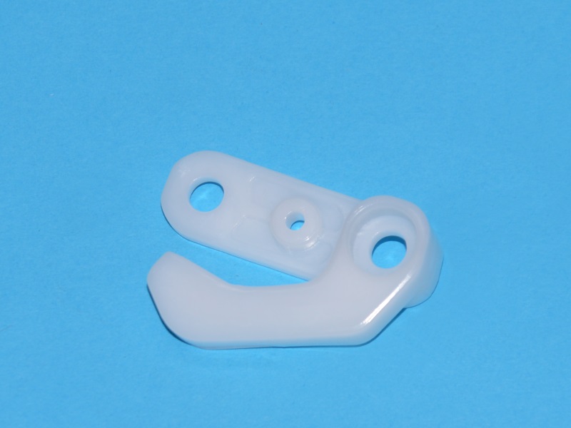 Hisense arrêt de porte droit (blanc ) hk1481867 pour réfrigérateur hisense cnf 326 a+ which